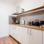 City-studio Im Innenhof Mit Boxspring-bett Und Community-raum Apartman