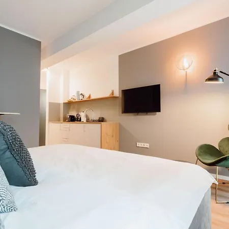 City-studio Im Innenhof Mit Boxspring-bett Und Community-raum Апартаменты