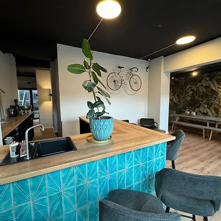 City-studio Im Innenhof Mit Boxspring-bett Und Community-raum Апартаменты *